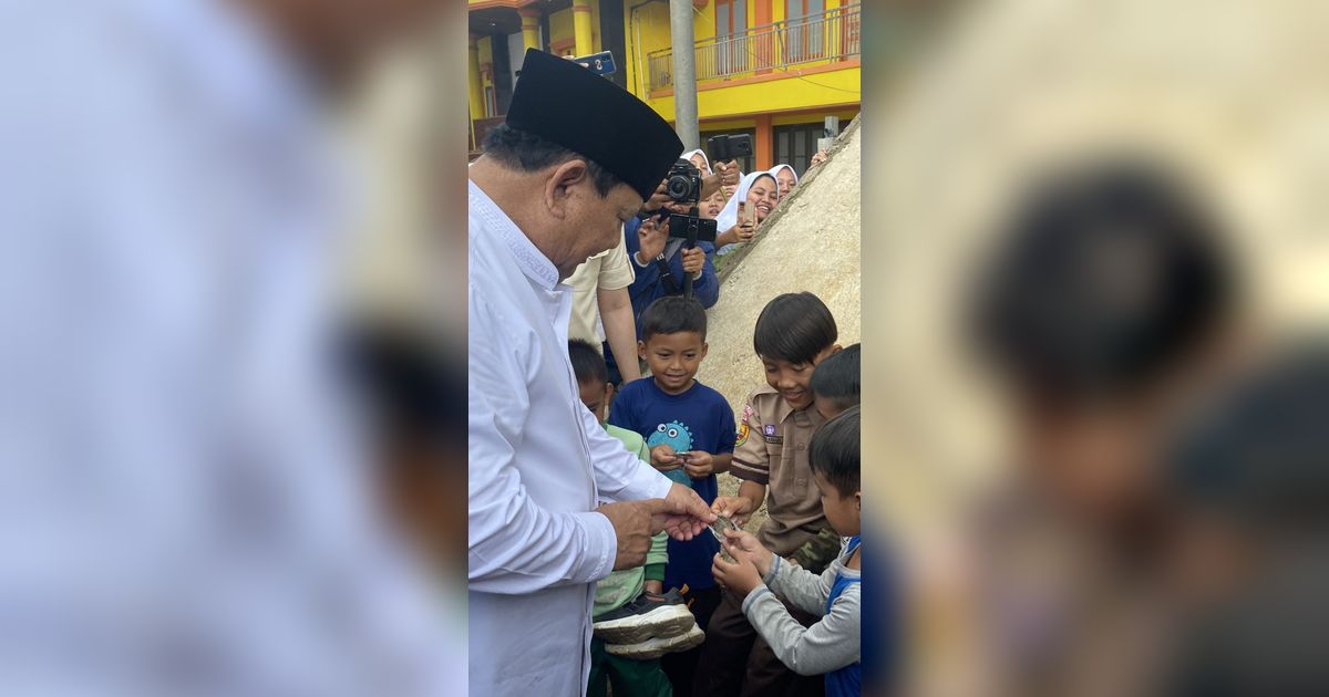 Momen Hangat Prabowo Bercengkrama dengan Anak-Anak di Tasikmalaya & Beri Koin Kemenhan