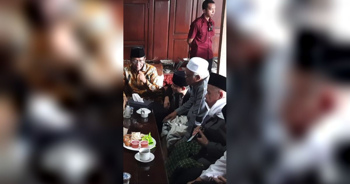 Terima Dukungan dari Kiai se-Mataram, Mahfud MD Singgung Tekanan Politik dari Aparat