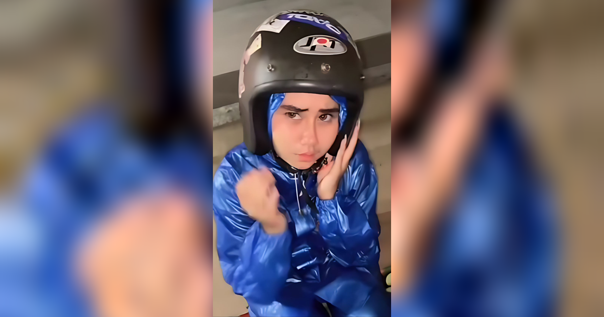Cewek Cantik Sedari Tadi Duduk Terdiam di Trotoar Dikira Kenapa, Pas Didesak Ternyata Celana Jas Hujannya....