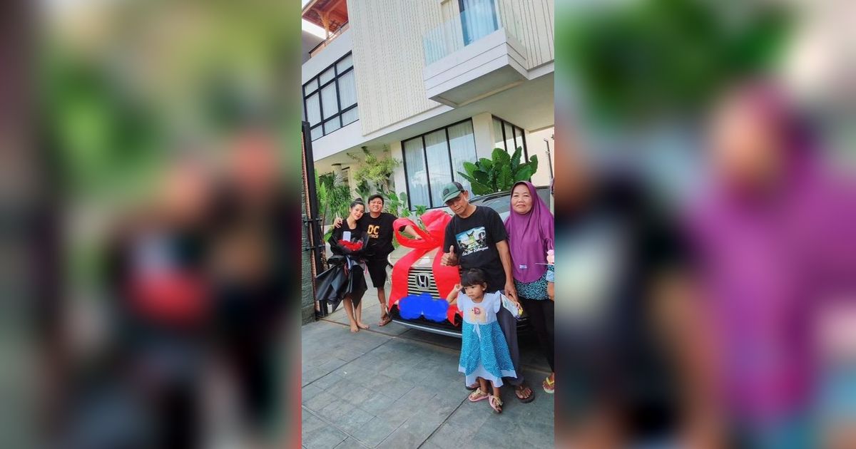 Potret Denny Caknan Berikan Hadiah Mobil Mewah Untuk Bella Bonita yang Sedang Hamil, Jadi Bukti Cinta Pada Istri Cantiknya
