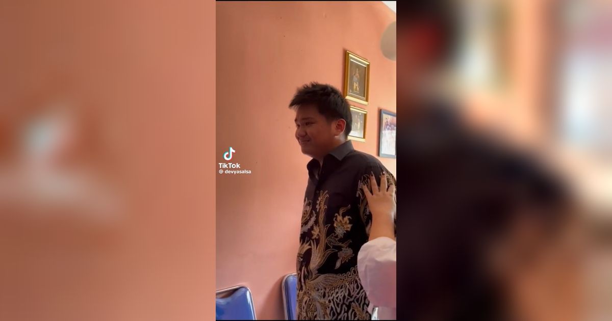 Viral Momen Adik Laki-laki Tahan Tangis saat Kakak Perempuannya Lamaran, Bikin Haru