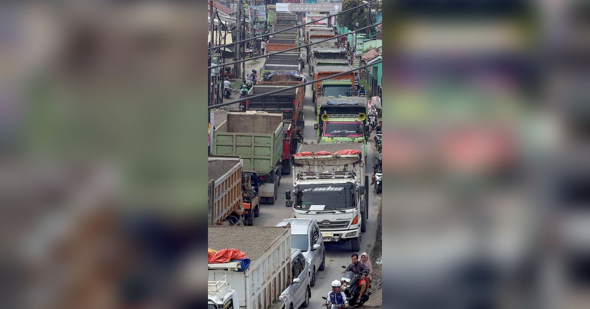 VIDEO: Penampakan Jalur 'Neraka' Parung Panjang, Atrean Truk Tambang Mengular Kerap Makan Korban Jiwa