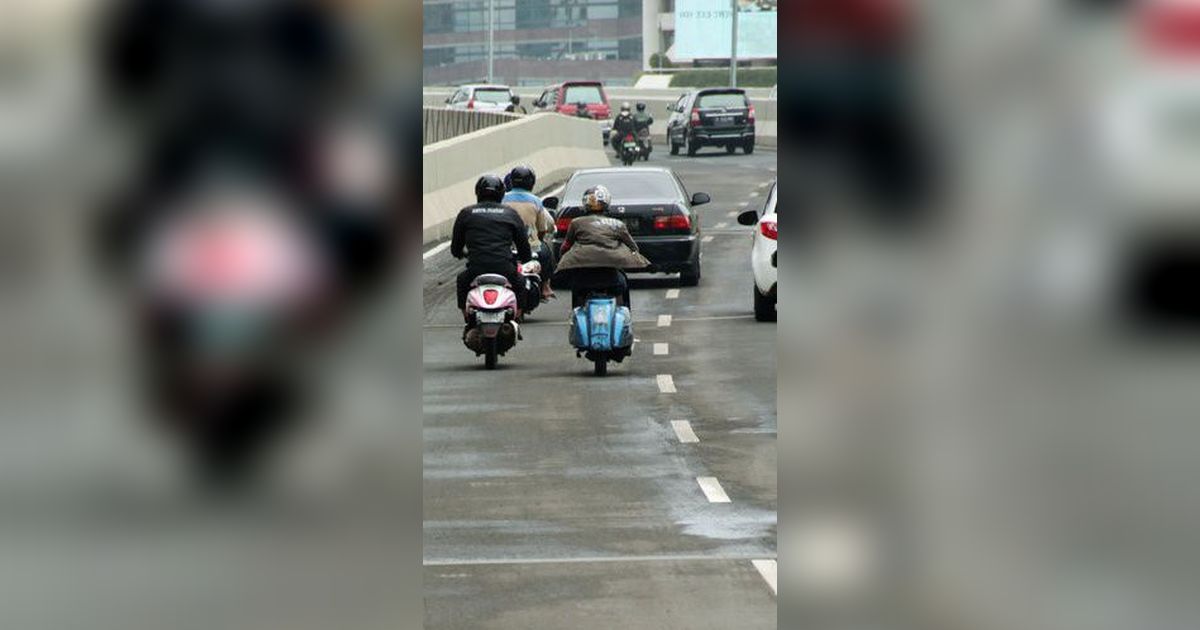 Viral Warga Jengkel Pemotor Berpelat Dinas Polri Lewat JLNT Casablanca Disetop Polisi Tanpa Ditilang