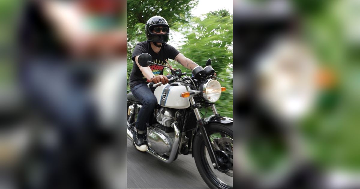 6 Potret Keren Vincent Rompies Naik Moge, Pesonanya Ga Ada Obat!