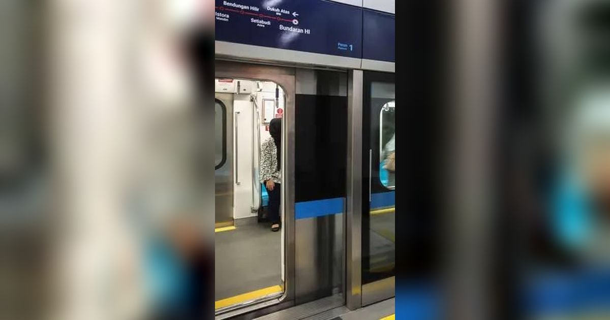 Viral Kisah Wanita Ambil Foto Random di MRT Tahun 2019, Akhirnya Plottwist