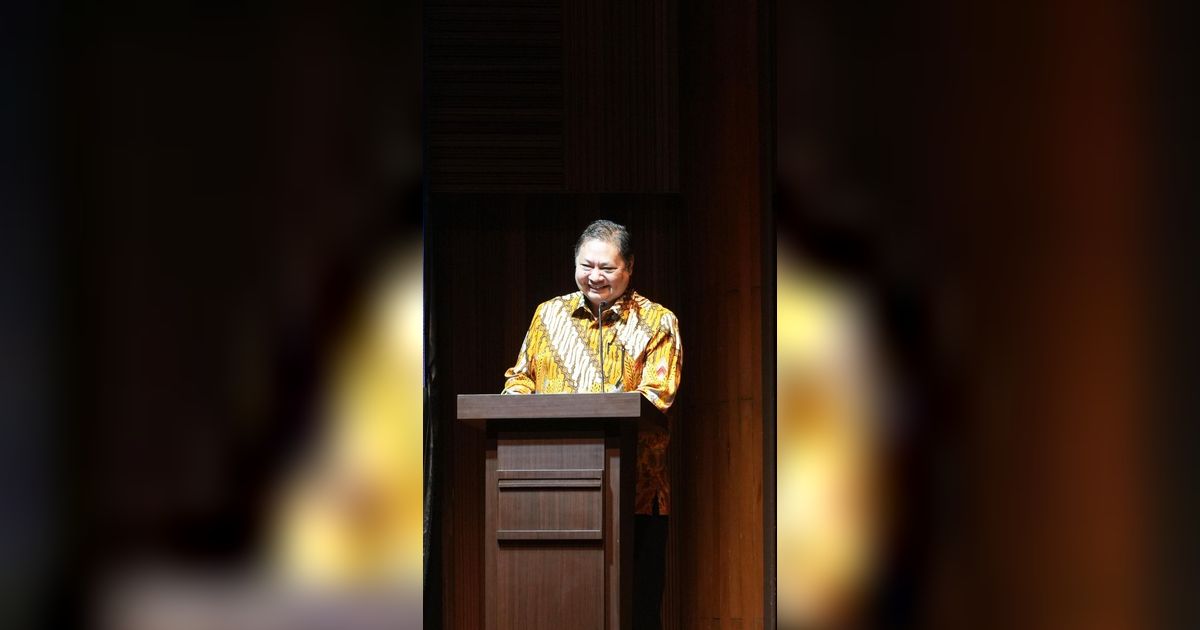 Blak-Blakan Ketum Golkar Airlangga Pecahkan Kode Dasi Kuning Jokowi