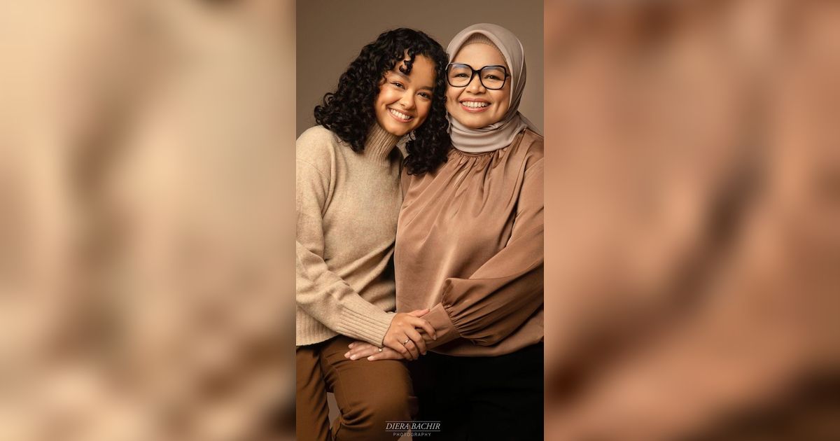 Bak Bestie, Lihat Aksi Fery Farhati dan Mutiara Baswedan Review Makeup Lokal