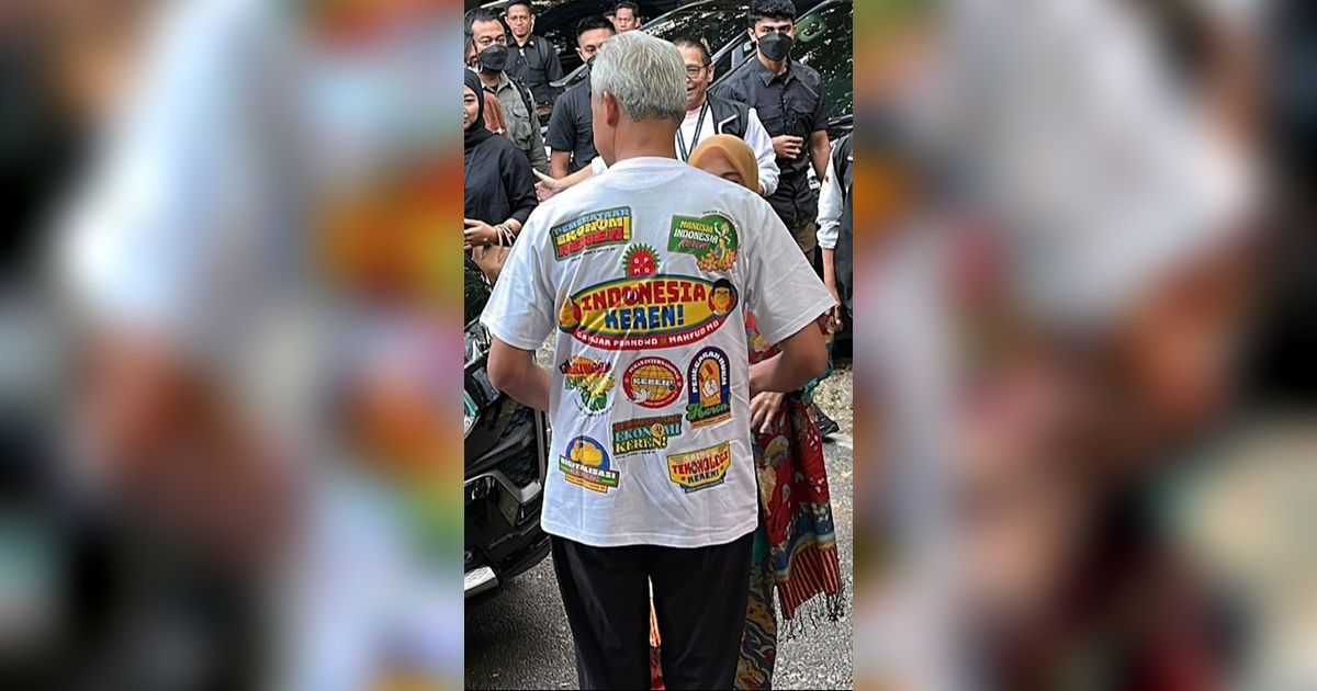 Temani Mahfud MD Debat Cawapres, Ganjar Pamer Kaos Unik 'Indonesia Keren' dari Pendukung