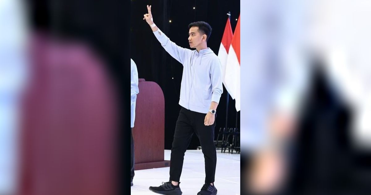 Gibran Kembali Angkat Tangan ‘Bakar Semangat’ Pendukung Usai Tuntaskan Debat soal IKN