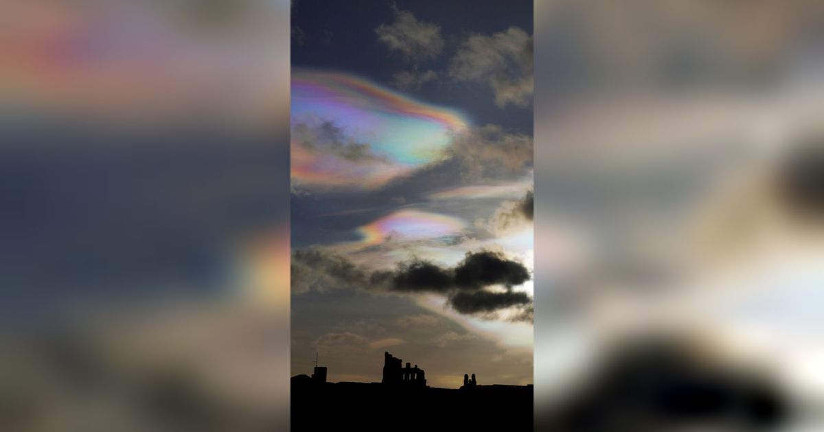 Heboh Kemunculan Awan Pelangi, Pertanda Apa?