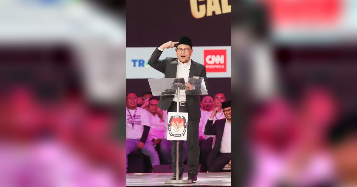 Foto-Foto Cak Imin Potong Tumpeng di IKN, Tersenyum Lebar Pose 'Saranghae'