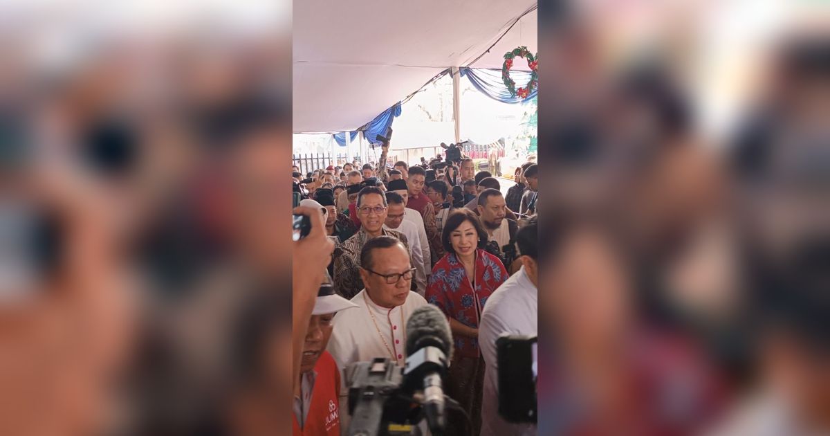 Tinjau Gereja Katedral, Heru Budi Ucapkan Selamat Natal Pakai Pantun