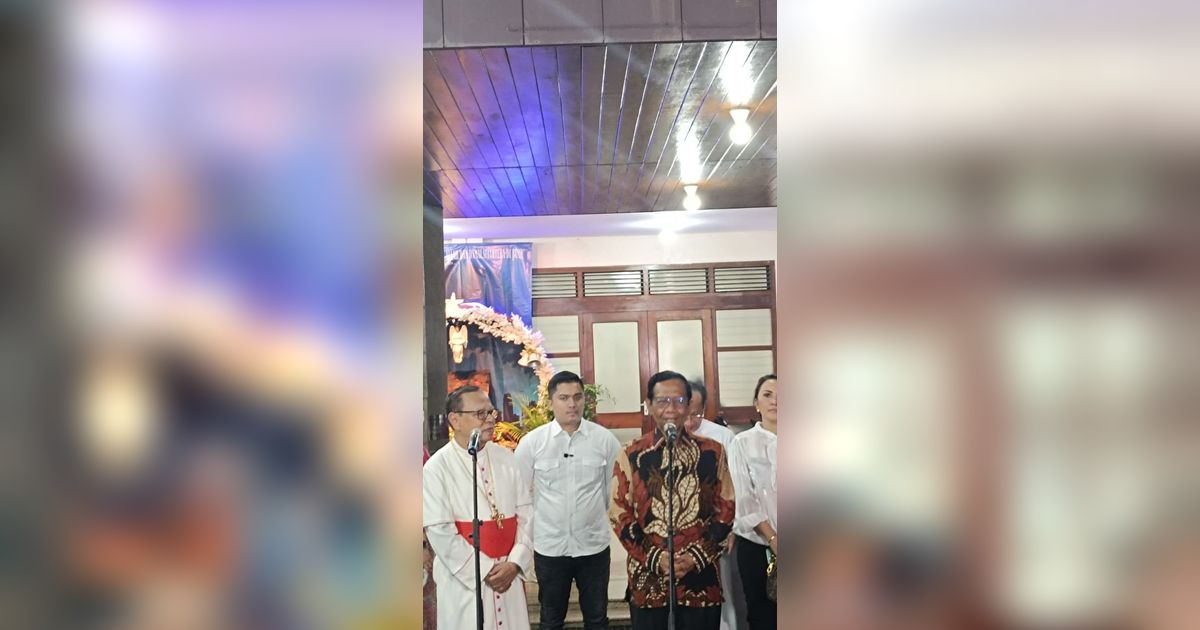 Kunjungi Gereja Katedral, Mahfud MD Berharap Natal Memberi Berkah Bagi Indonesia