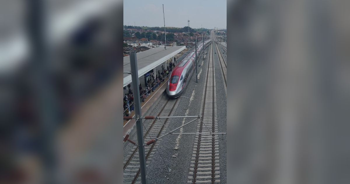 Libur Natal dan Tahun Baru, Penumpang Kereta Cepat Whoosh Meningkat 20 Persen