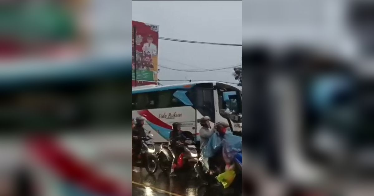 Truk dan Bus Dilarang Lewat Jalur Puncak Selama Libur Natal dan Tahun Baru