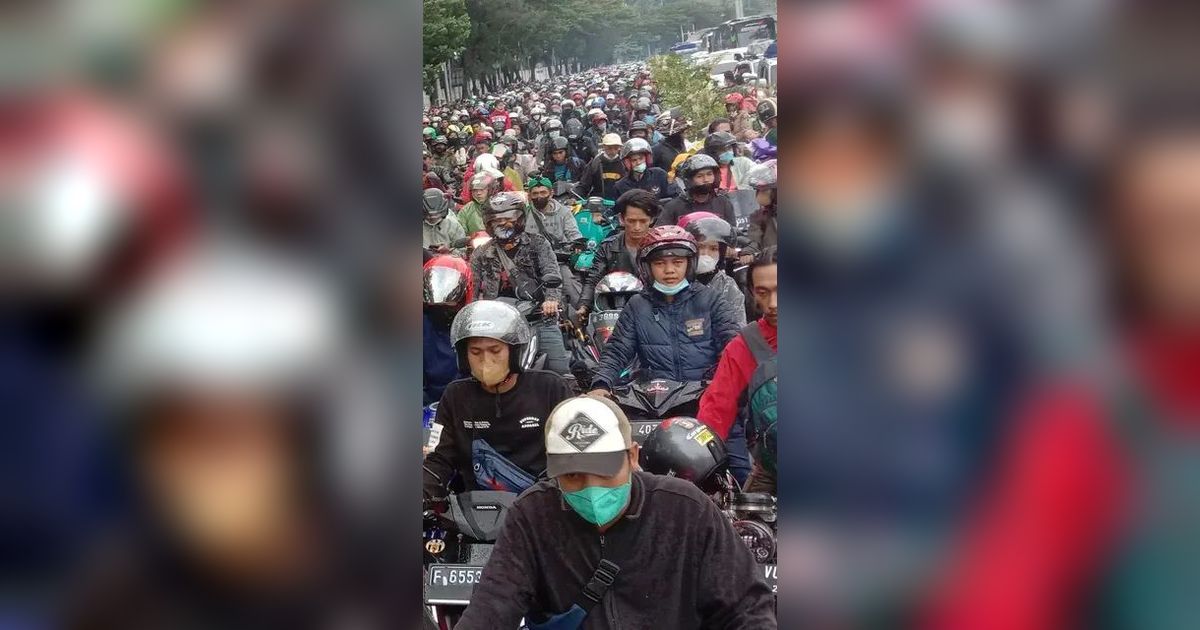 Cerita Warga Jakarta Nikmati 'Terjebak' di Depan Masjid At'Tawun Puncak Selama 3 Jam: Ini Seninya, Bercanda Saja di Mobil