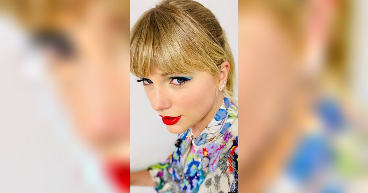 Cerita di Balik Lipstik Merah Taylor Swift yang  Begitu Ikonik