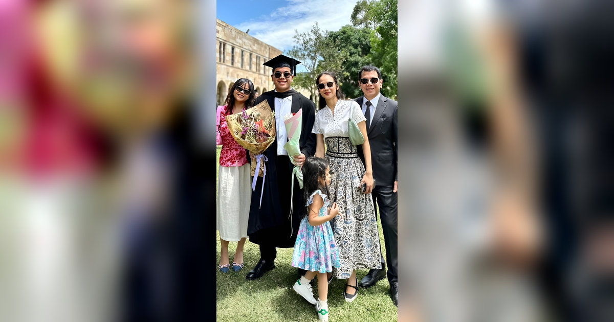 Potret Hangat Wisuda Putra Wishnutama di Australia, Penuh Kebanggaan