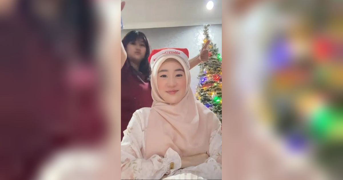 Foto-Foto Harmonis Artis Turut Hadir Rayakan Natal Bareng Keluarga yang Beda Agama