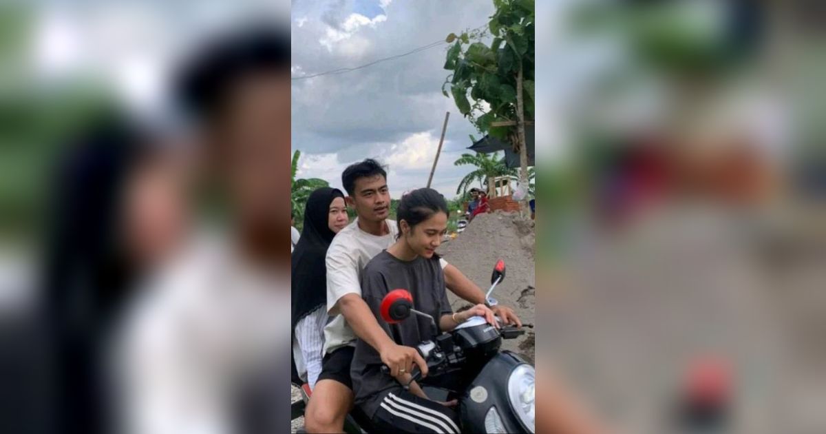 Biasa Glamor! 9 Penampilan Sederhana Artis Saat Pulang ke Kampung Halaman