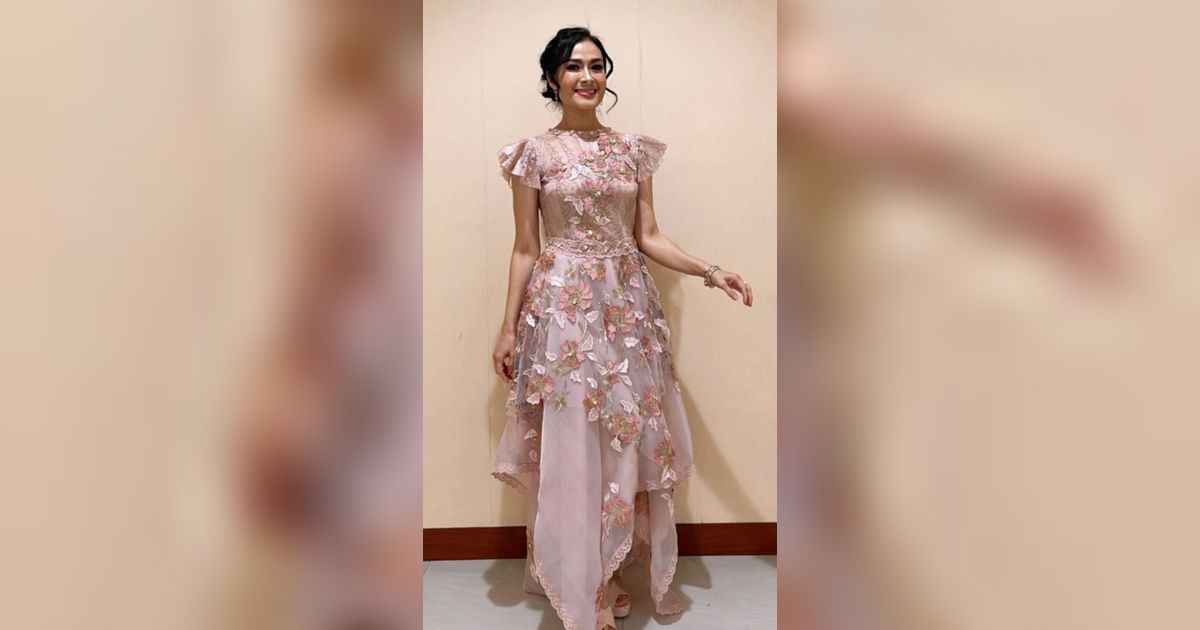 Bikin Ngakak, Iis Dahlia Dikira Syahrini saat Diminta Foto Penggemar