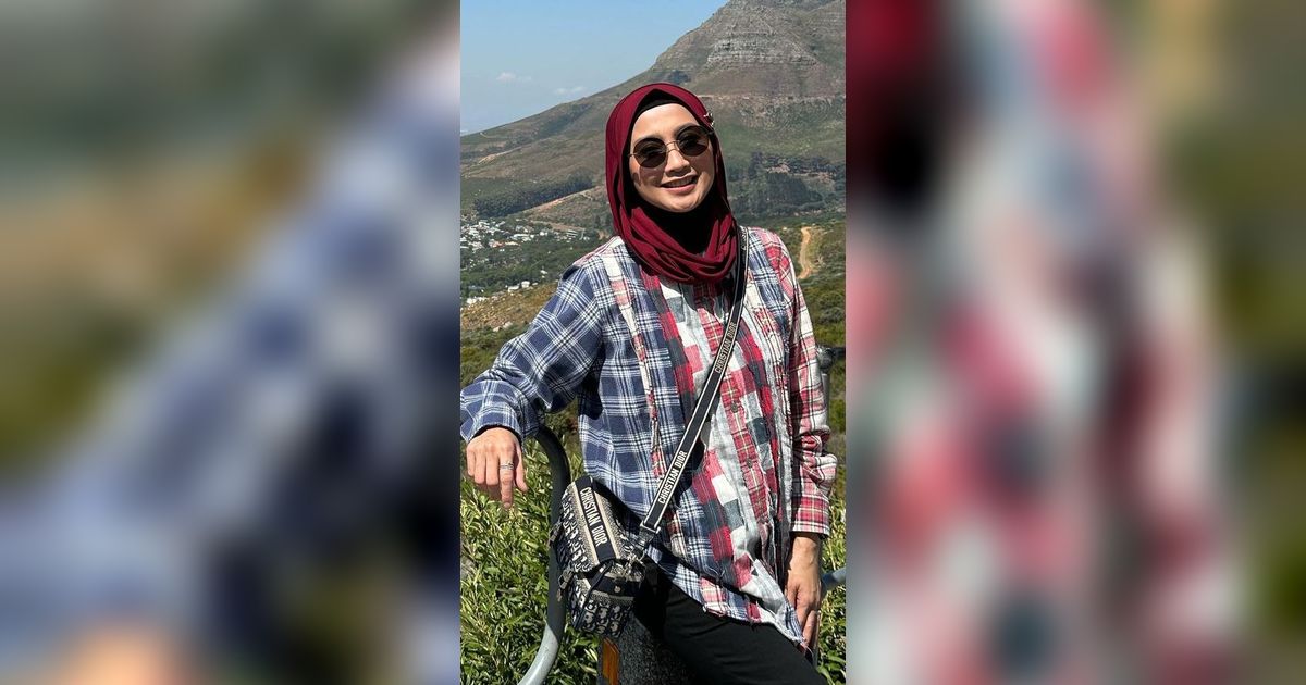 Potret Desy Ratnasari 'Menolak Tua' di Usia Setengah Abad