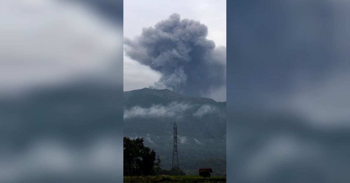 Gunung Marapi Kembali Erupsi, Semburkan Abu Vulkanik Setinggi 1.500 Meter