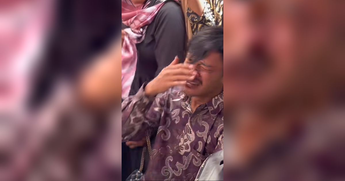 Ditinggal Menikah Lebih Dahulu, Momen Kakak Menangis Tanpa Henti di Pernikahan Adik Ini Viral