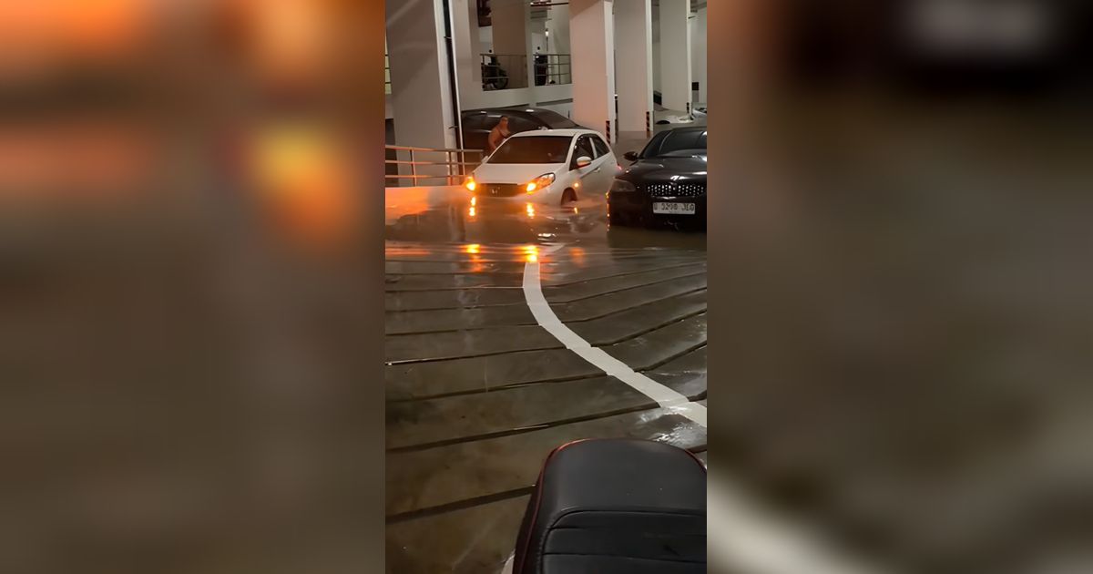 Viral Tempat Parkir di Tangerang Kebanjiran, Air Sampai Masuk ke Dalam Mobil