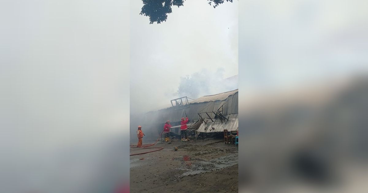 Kebakaran di Kompleks Lanud Halim Perdanakusuma, 13 Kios dan 1 Musala Dilahap Api
