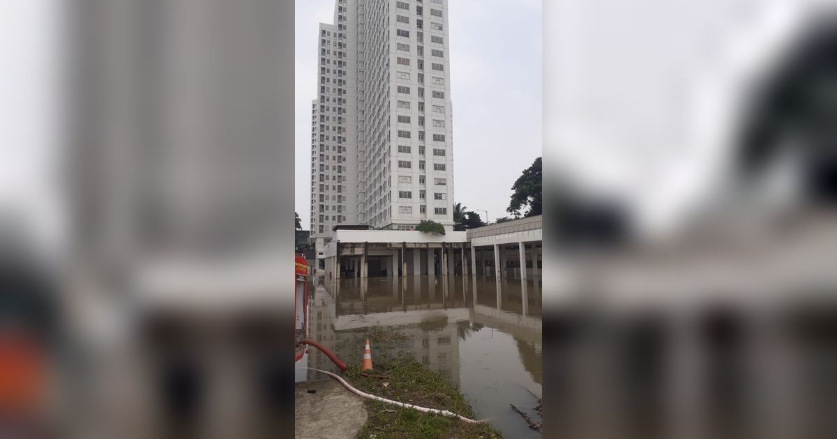 Basemen Apartemen Serpong Garden Kebanjiran, Puluhan Mobil Terendam