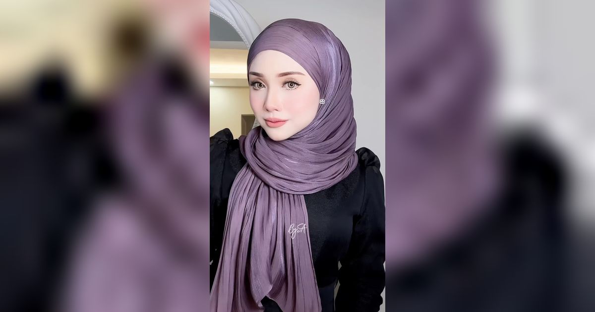 Tutorial Pashmina Shimmer Silk dengan Anting, Look Makin Glamor