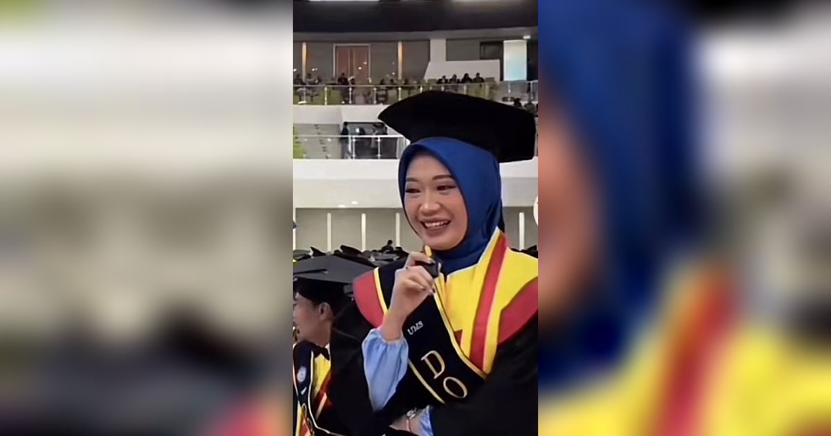 Viral Wanita Umur 25 Tahun Ini Dikira Baru Lulus S1, Ternyata Wisuda S3