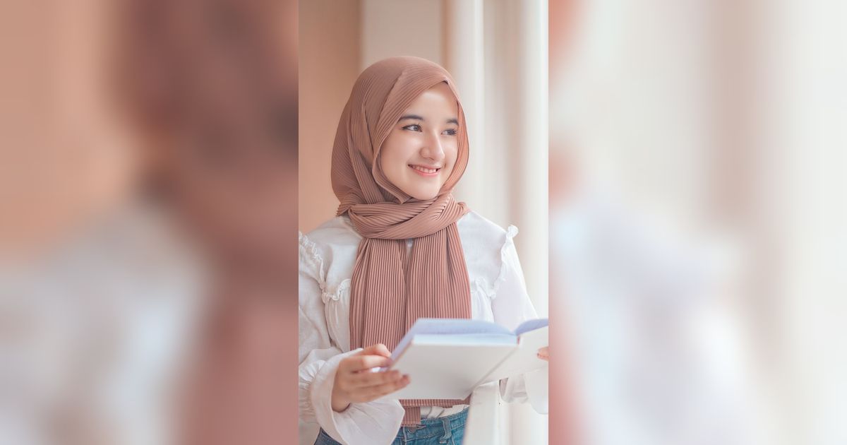 Tampil Stylish dengan Pashmina Menutup Dada, Intip 3 Tutorialnya