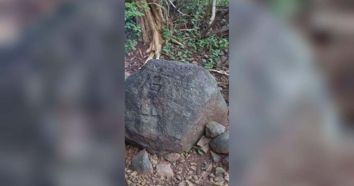 Ada Tulisan Aksara Tionghoa di Situs Batu Kuno Gunung Singkil Cirebon, Ini Kisah di Baliknya