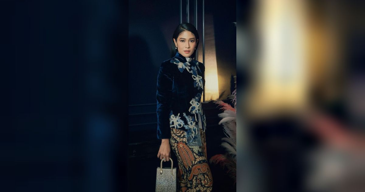 Baju Belel Dian Sastro Jadi Sorotan :'Ternyata Kesamaanku Hanya Sebatas Kaos'