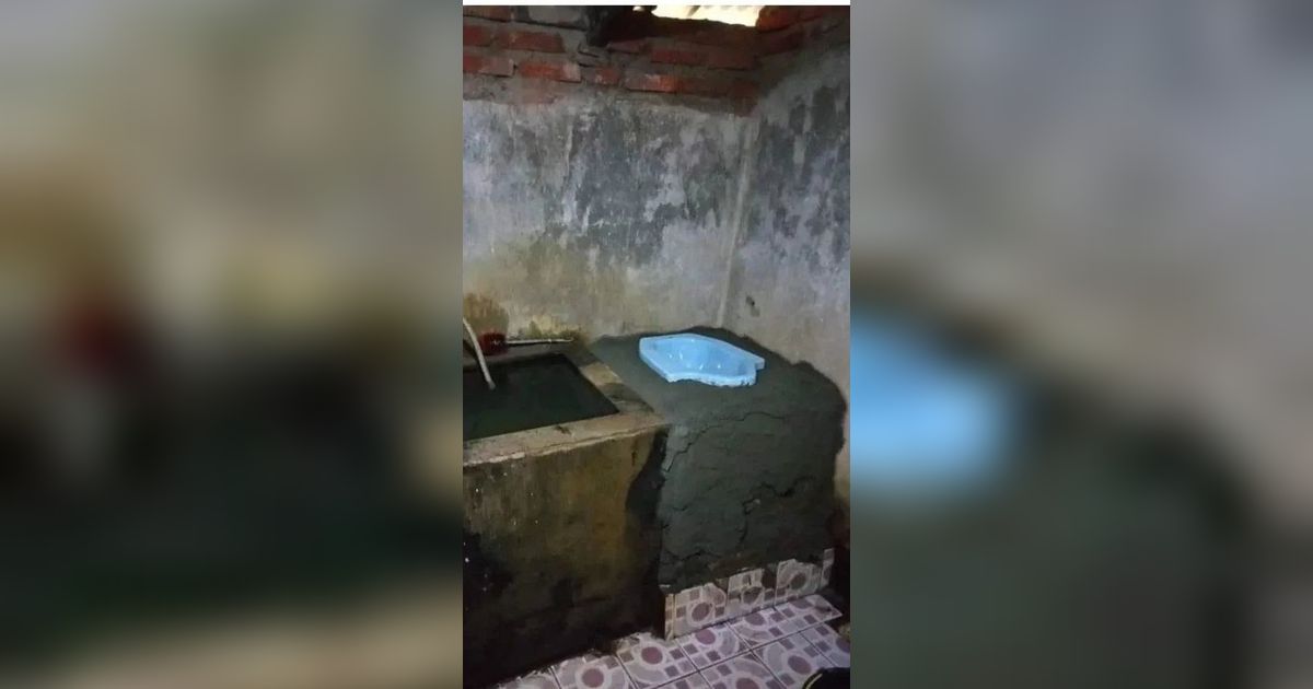 Toilet Nyeleneh, Dibikin Tinggi Bikin Harus Usaha Banget Kalau Mau BAB