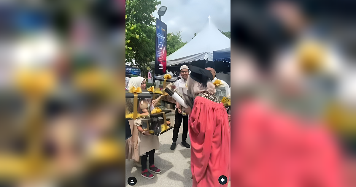 Wisuda Rasa Lamaran Seru Banget, Kadonya Dikemas Seperti Seserahan