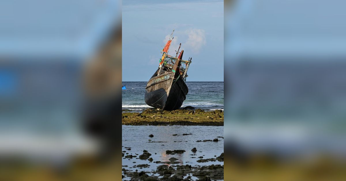 FOTO: Kapal Kayu Membawa Ratusan Pengungsi Rohingya Kembali Mendarat di Pantai Aceh, Ini penampakannya