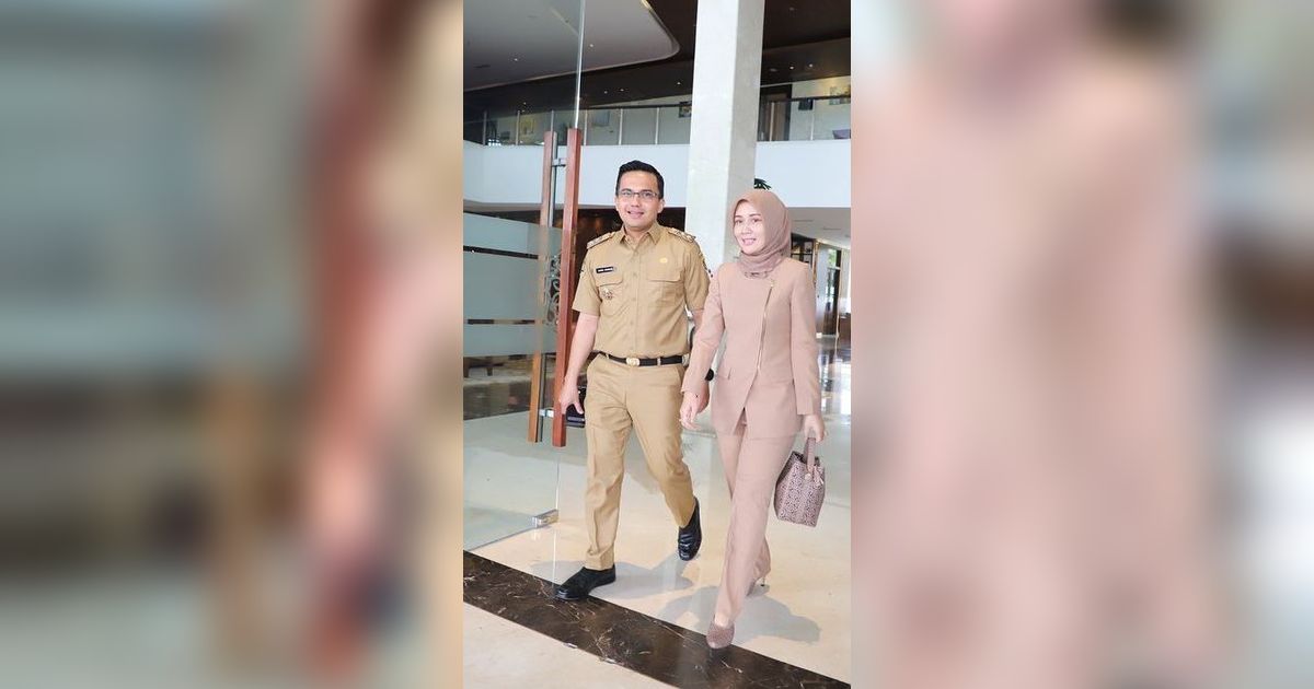 Potret Cantik Dine Mutiara Dampingi Sahrul Gunawan Dinas, Ngaku Simulasi Jadi PNS tapi Nangis Sepanjang Acara