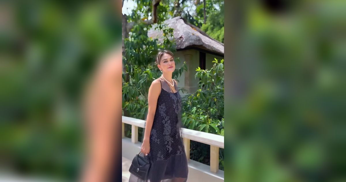 Ekspresi Luna Maya Dapat Lemparan Bunga Pengantin di Resepsi BCL, Netizen 'Gas Tahun Depan Nyusul'