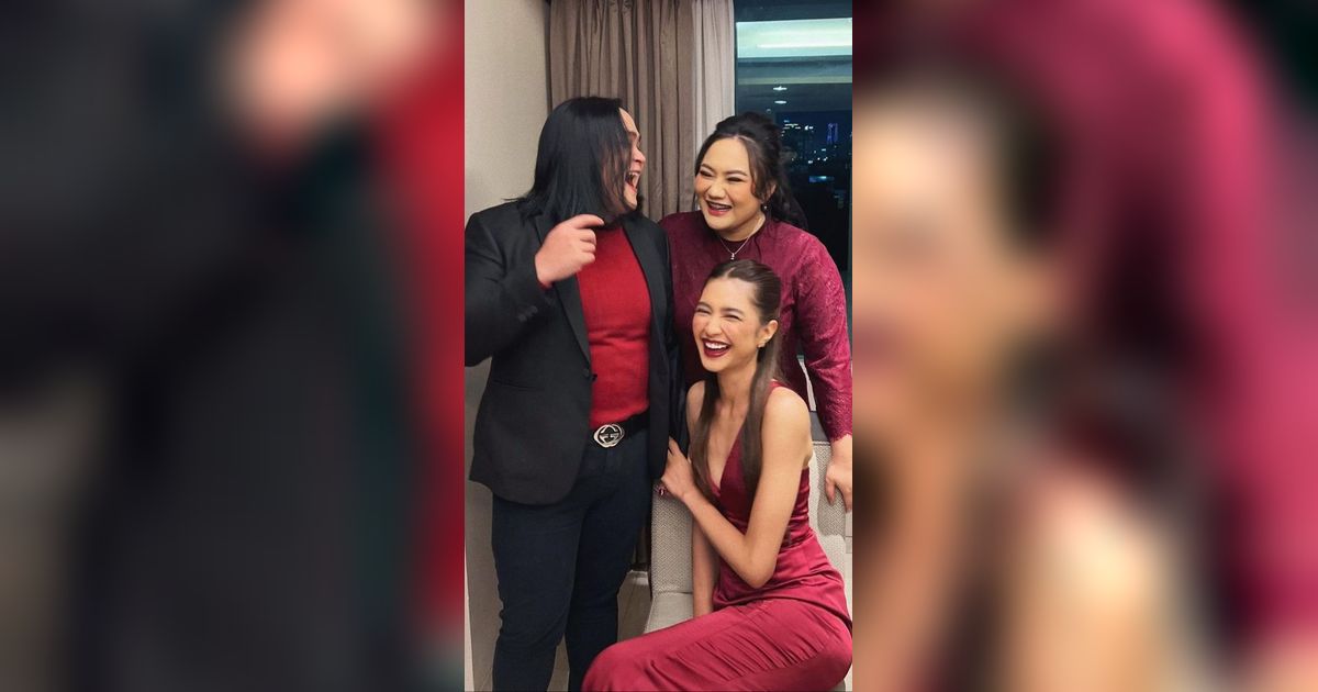 Cantik dan Elegannya Mikha Tambayong Jadi Bridesmaid, Pakai Dress Merah yang Bikin Pangling