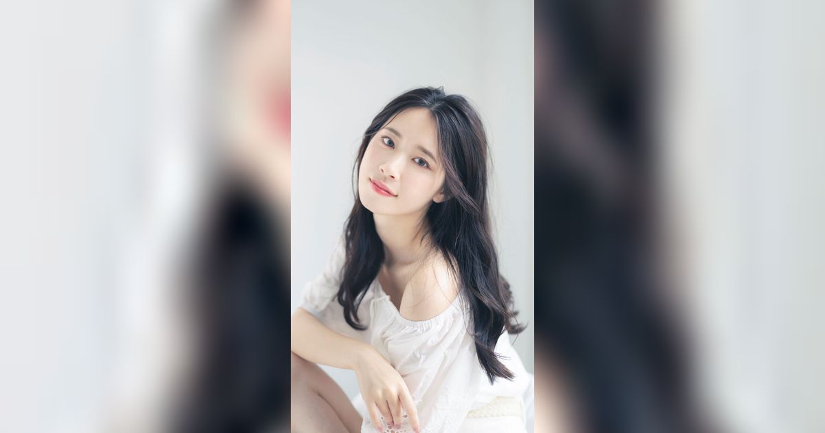 Trik Samarkan Kerutan di Bawah Mata yang Lebih Tampak karena Makeup