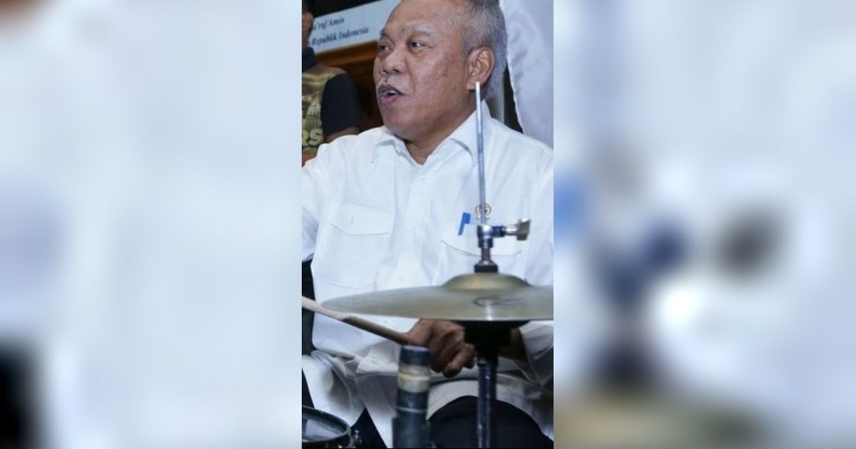 VIDEO: Pak Bas Ngakak Dicandai Jokowi di Istana, Disebut Menteri 'Anak Band & Drummer'