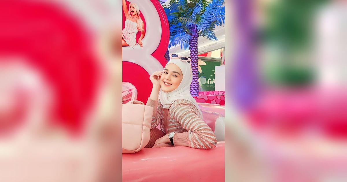 2 Inspirasi Look Cut Meyriska, Tampil Fresh dengan Bright Color