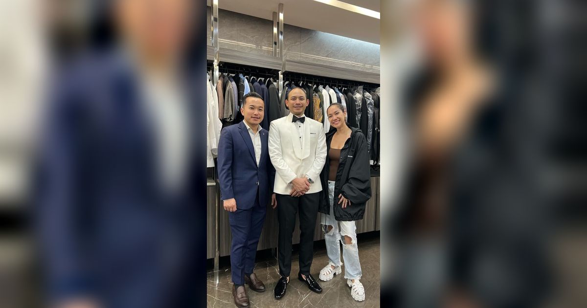 Tuxedo Tiko Aryawardhana Dirancang Stephen Wongso, Penasaran Harganya?