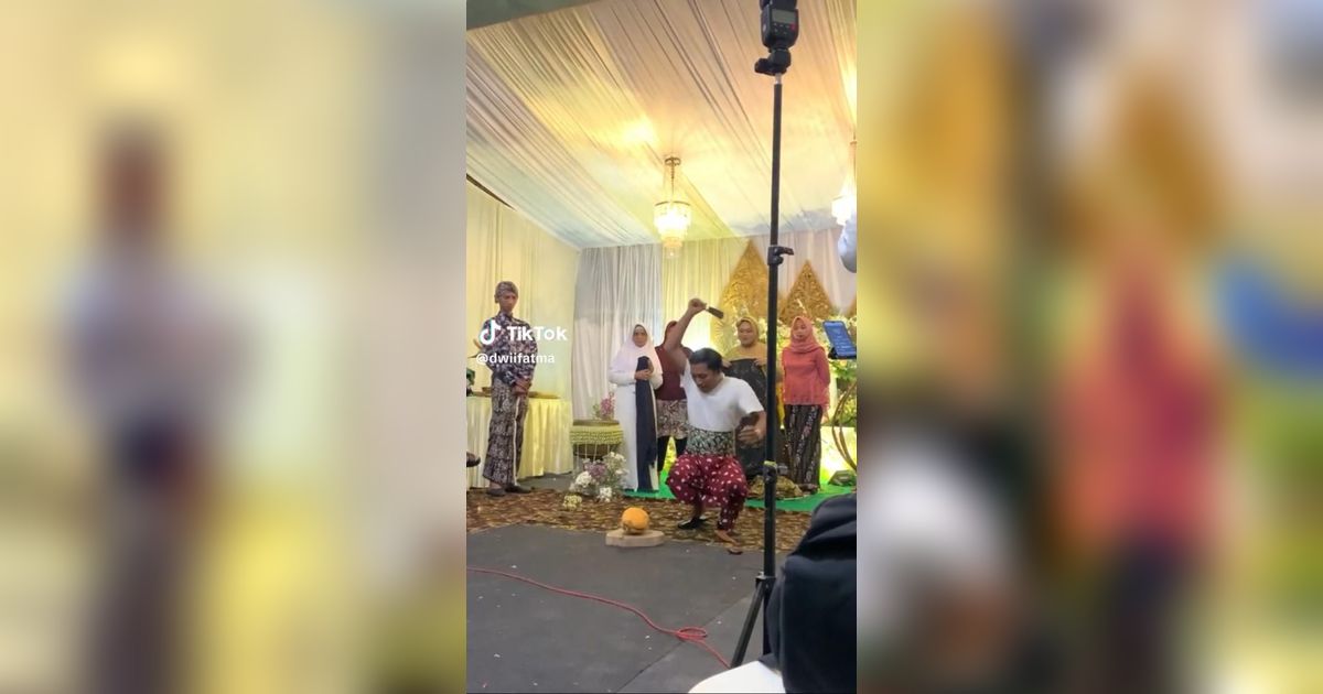 Momen Calon Ayah Terlalu Semangat saat Belah Kelapa di Acara 7 Bulanan Ini Viral, Bikin Ngakak