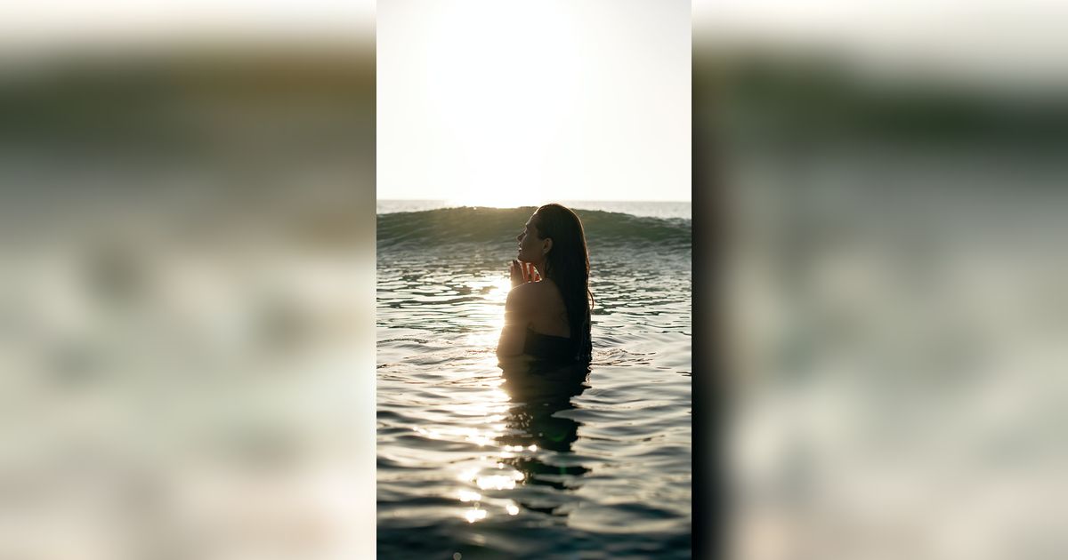 10 Arti Mimpi Mandi di Laut Menurut Psikologi dan Primbon yang Bikin Bertanya-Tanya
