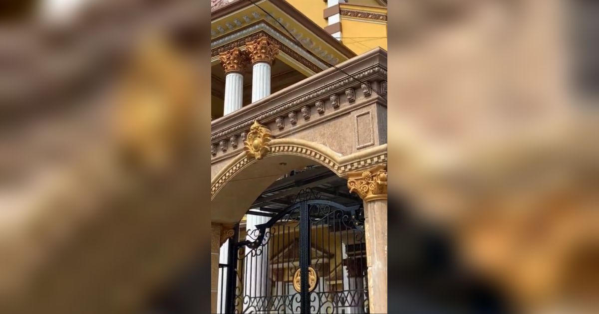 Viral Rumah 'Sultan' di Rembang, Bentuknya Megah Bak Istana Kerajaan