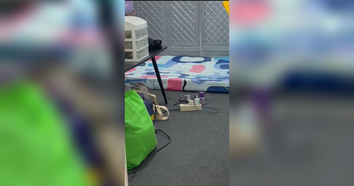 Ngeri! Wanita Ini Terkejut Ada Ular Kobra Masuk ke Kamarnya